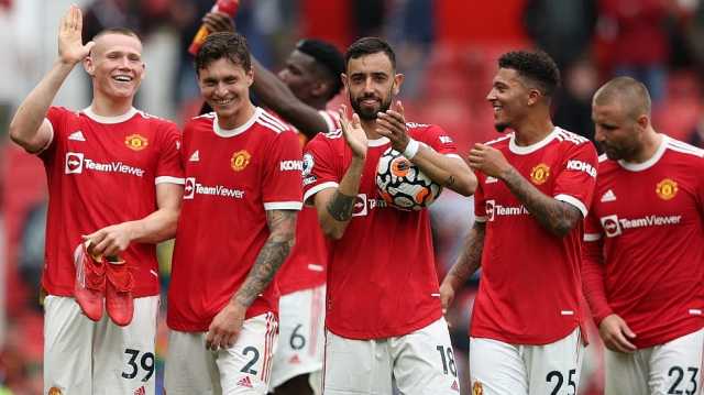 مانشستر يونايتد يستعيد انتصاراته وإيفرتون يحقق فوزه الأول في الدوري الإنجليزي