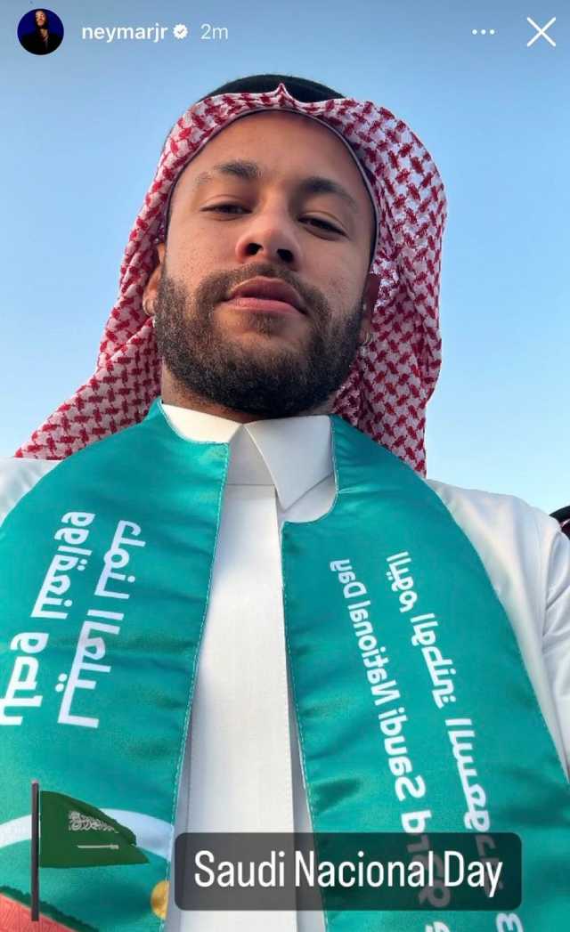 بالزي السعودي.. نيمار يحتفل باليوم الوطني السعودي الـ93 (فيديو)