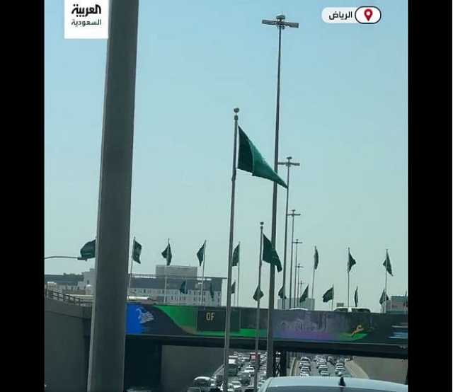 احتفالا باليوم الوطني الـ93.. الأعلام السعودية تزين طرقات الرياض