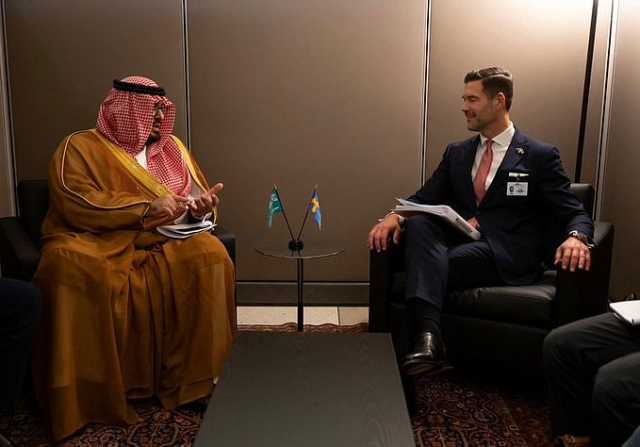 الإبراهيم يبحث تعزيز التعاون مع وزير التجارة الخارجية السويدي