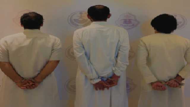 شرطة عسير تطيح بـ3 مواطنين لترويجهم مادة الإمفيتامين المخدر