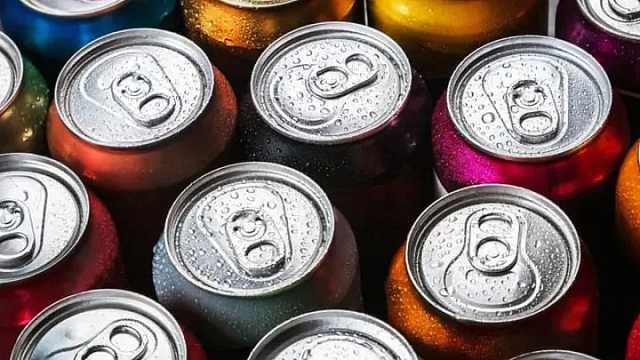 ارتفاع ضغط الدم والسكتة الدماغية.. أضرار تناول مشروبات الطاقة