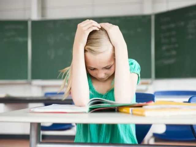 أسباب إصابة الأطفال بالاكتئاب الدراسي وأعراضه