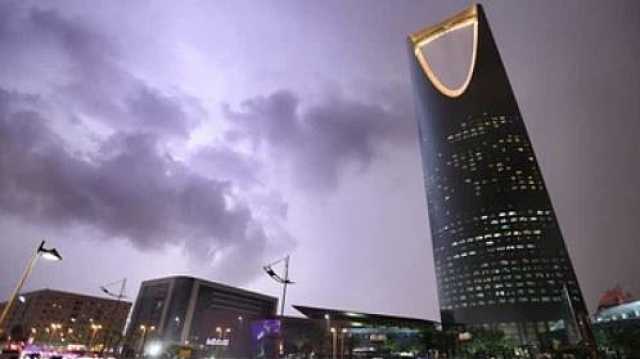 ضباب وأمطار رعدية.. حالة الطقس في المملكة اليوم الإثنين