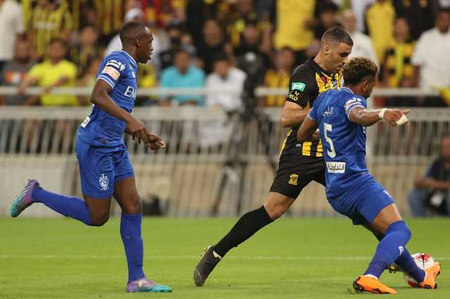 الاتحاد يتقدم على الهلال بالشوط الأول من كلاسيكو المملكة