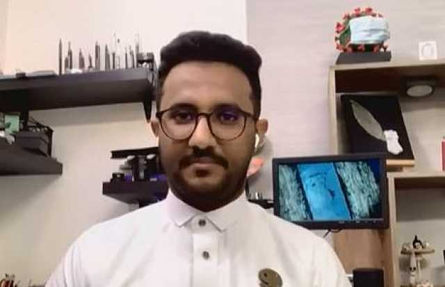 ريان أبو راسين ينحت مجسما لجبل الفيل بالعلا على رأس قلم رصاص