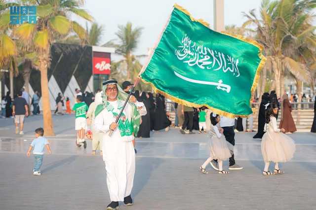 بالأعلام.. أهالي جدة يحتفلون باليوم الوطني الـ93