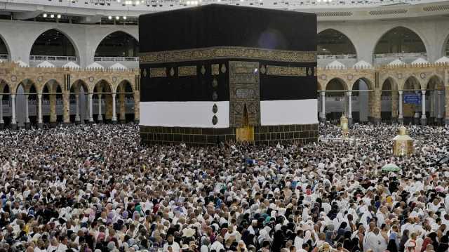الحج تؤكد أهمية التعاون أثناء أداء العمرة