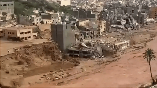 رئيس فريق إنقاذ درنة: ارتفاع الأمواج يعرقل جهودنا ونحتاج لعناصر متخصصة بانتشال الجثث