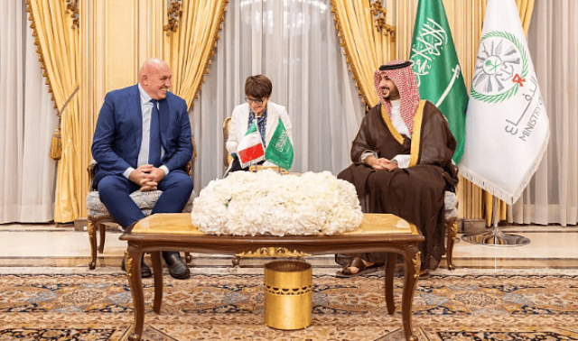 وزير الدفاع يستقبل نظيره الإيطالي ويبحثان جهود التهدئة في غزة