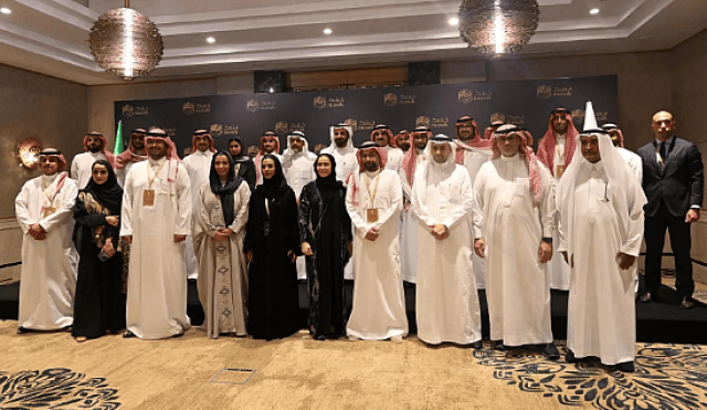 وزير الحج والعمرة وسفير المملكة يفتتحان معرض نسك في تونس