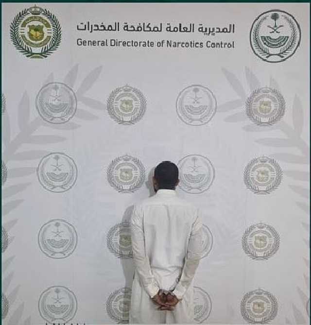 القبض على شخص في محافظة المخواة لترويجه مادة الإمفيتامين المخدر