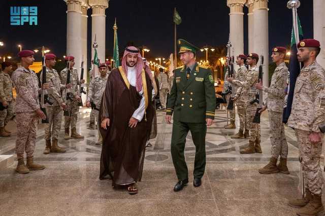  وزير الدفاع يبحث تعزيز التعاون الثنائي مع نظيره التركمانستاني