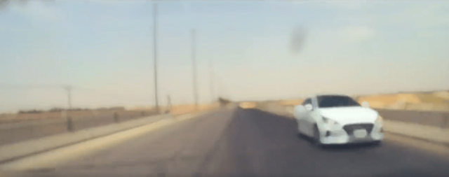 قائد سيارة يسير باتجاه معاكس.. و«المرور» تتفاعل