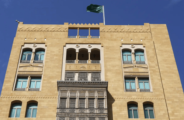 سفارة المملكة ببيروت تدعو كافة المواطنين التقيد بمنع السفر ومغادرة الأراضي اللبنانية