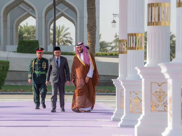 ولي العهد يستقبل رئيس وزراء ماليزيا بقصر اليمامة 