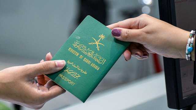 هل يمكن تحويل تأشيرة الخروج والعودة إلى خروج نهائي؟.. الجوازات تجيب