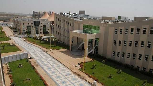 التقديم غدا.. جامعة الملك خالد تعلن عن 5 وظائف للجنسين للعمل بنظام العقود