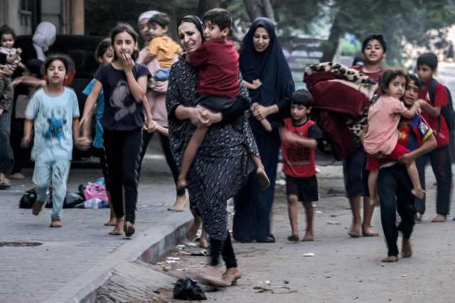 مسؤولة أممية: النساء في غزة يصلين من أجل الموت السريع أثناء نومهن وأطفالهن بين أذرعهن