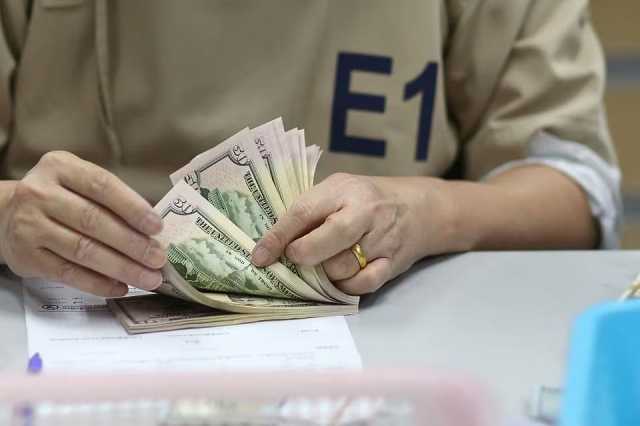 اليوان الصيني يسحب الدولار إلى مستويات منخفضة جديدة