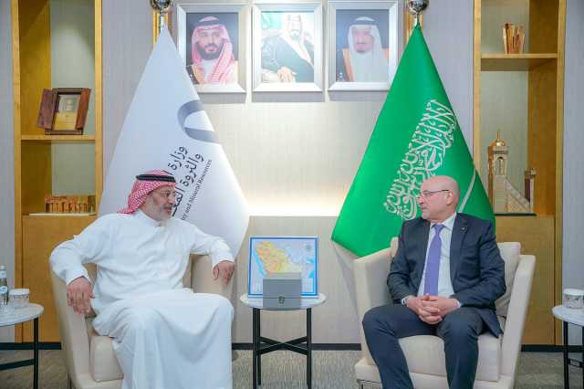 مساعد وزير الصناعة يبحث مع وزير التجارة الجزائري تنمية الصادرات غير النفطية