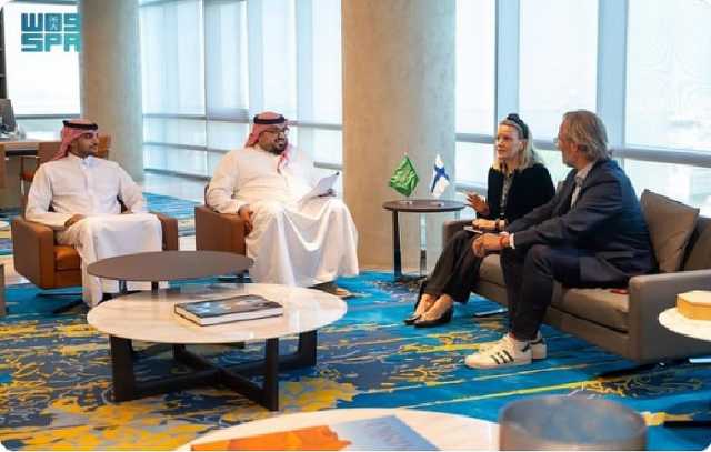 وزير الاقتصاد والتخطيط يناقش مع سفيرة فنلندا لدى المملكة العلاقات الاقتصادية بين البلدين