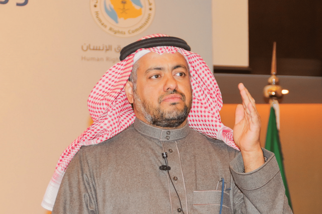 قانوني: إيقاف الخدمات لا يتم إلا عن طريق لجنة إشرافية برئاسة «الداخلية»