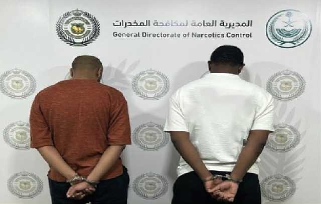 مكافحة المخدرات تقبض على شخصين بتبوك لترويجهما الشبو والإمفيتامين المخدرتين