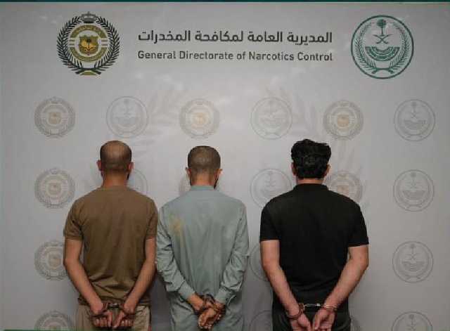 القبض على 3 مقيمين بجدة لترويجهم مادتي الهيروين والشبو