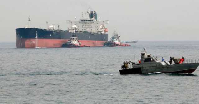 رويترز : فرنسا توقف إرسال قطع بحرية إلى باب المندب 