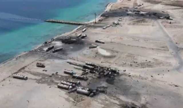الطيران الأمريكي يعاود استهداف رأس عيسى بعدة غارات