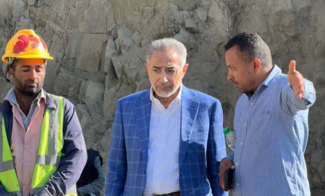 مجموعة هائل سعيد تتبنى صيانة طريق الأعروق – حيفان الخط الحيوي الرابط بين تعز وعدن