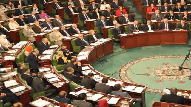غضب برلماني في تونس بعد تأجيل التصويت على تجريم التطبيع بطلب من سعيّد