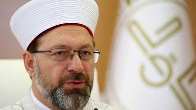 رئيس الشؤون الدينية التركية يرفع الآذان في أحد مساجد مصر (شاهد)