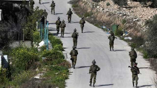 الاحتلال يهاجم فلسطينيين حاولوا الوصول إلى منازلهم بمخيمات في الضفة
