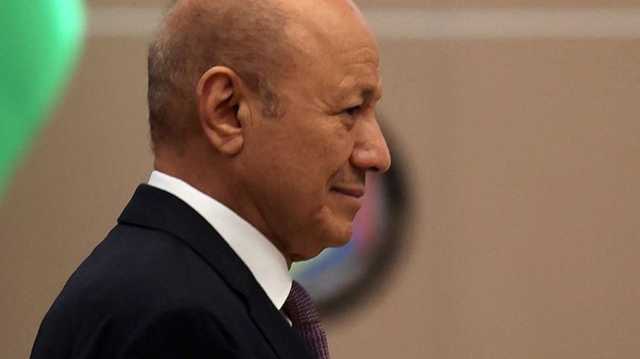 في ظل تدهور العملة.. العليمي يوجه باعتماد الريال اليمني في التعاملات الداخلية