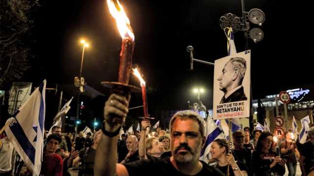 محتجون إسرائيليون يخترقون حواجز أمنية أمام منزل نتنياهو في القدس (شاهد)