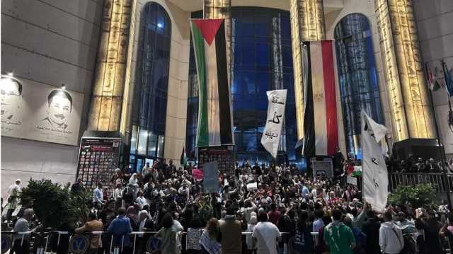 النظام المصري يشن حملة اعتقالات بعد مظاهرة داعمة لغزة أمام نقابة الصحفيين (شاهد)