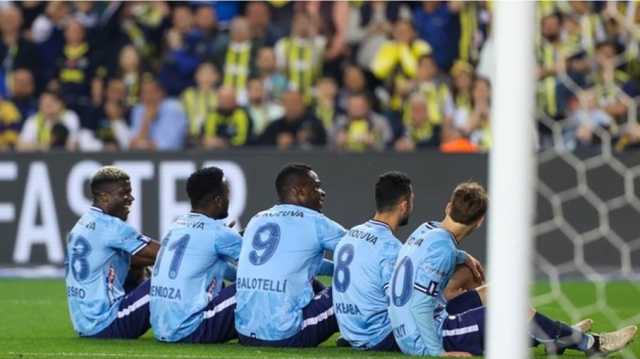 بالوتيلي يحتفل بطريقة طريفة بعد تسجيله في الدوري التركي (شاهد)