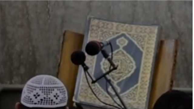 انهيار إمام مسجد عراقي عند الدعاء لـغزة في التراويح (شاهد)