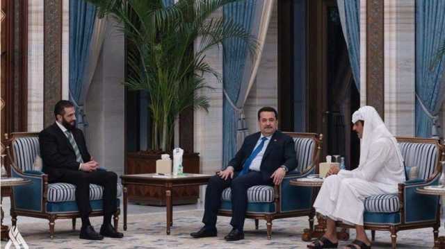 السوداني يلتقي أمير قطر والشرع في زيارة مفاجئة إلى الدوحة