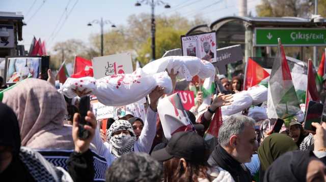 الآلاف في إسطنبول يخرجون بمسيرة غزة تموت.. انهض (شاهد)
