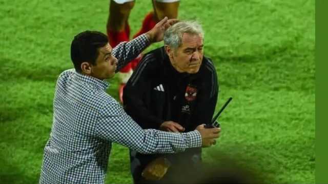كولر يتعرض لـالضرب من جماهير الأهلي بعد الخروج من دوري الأبطال (شاهد)