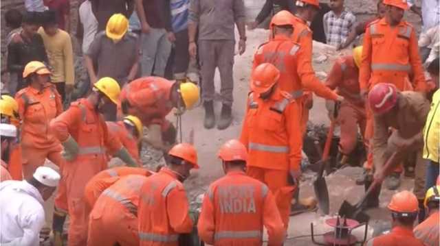 11 قتيلا بينهم أطفال في انهيار مبنى بنيودلهي.. واتهامات بالإهمال