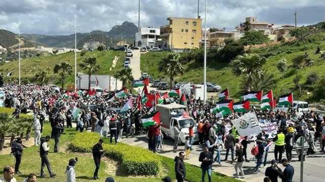 احتجاجا على سفينة يشتبه حملها أسلحة لـإسرائيل.. مسيرة بميناء طنجة وتطويق أمني