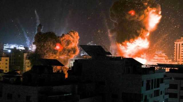 غارات إسرائيلية عنيفة في خانيونس.. ومجازر ليلية برفح ودير البلح