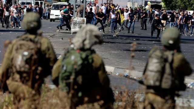 مستوطنون يهاجمون مواطنين ويصيبون 10 فلسطينيين.. وجيش الاحتلال يعزّز قواته