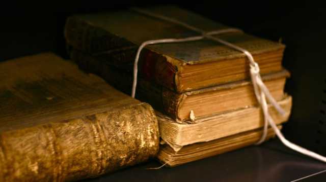 كتاب بغلاف مصنوع من جلد قاتل أُعدم قبل نحو 200 عام.. ما قصته؟