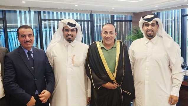 العرجاني يخاطب الدول ويستقبل وفودا ويعقد صفقات.. هل شكل دولة موازية في مصر؟