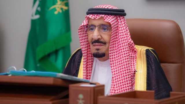 الملك سلمان يظهر للمرة الأولى منذ الإعلان عن مرضه (شاهد)